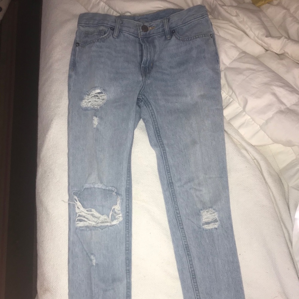 Distressed skinny jeans